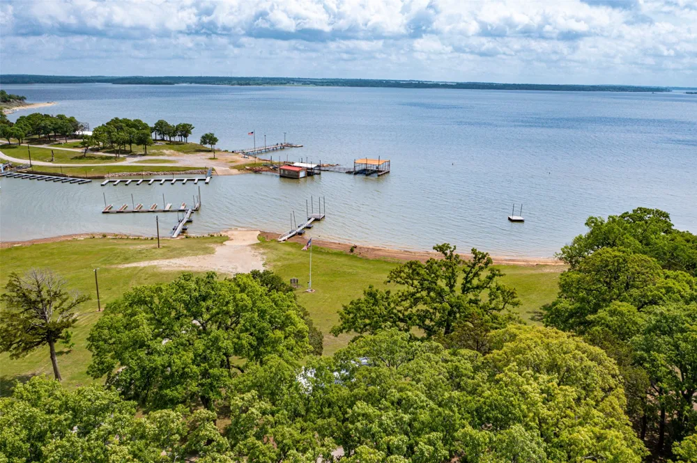 301 Cedar Point Circle Gordonville, TX 76245