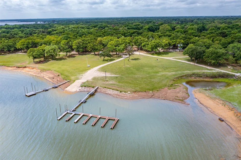 301 Cedar Point Circle Gordonville, TX 76245