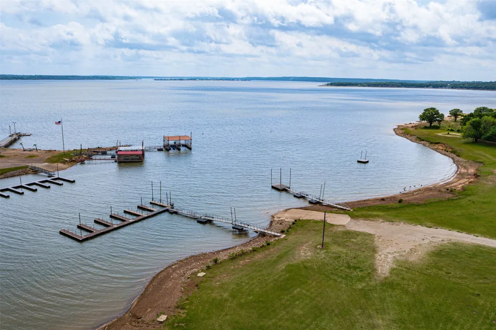 301 Cedar Point Circle Gordonville, TX 76245