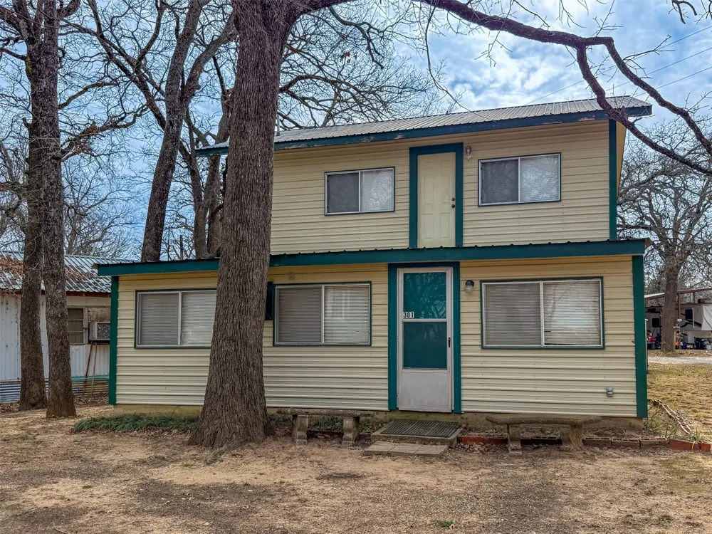 301 Cedar Point Circle Gordonville, TX 76245