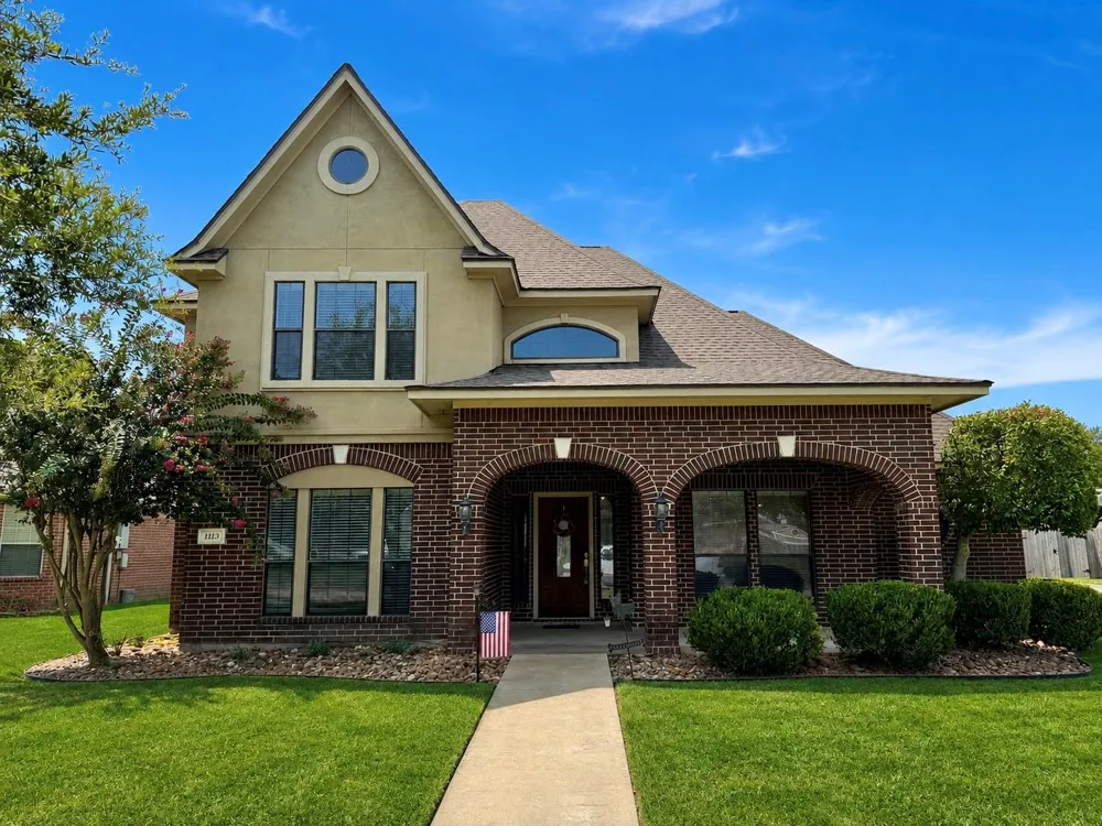 1113 Enchanted Oaks Drive Angleton, TX 77515