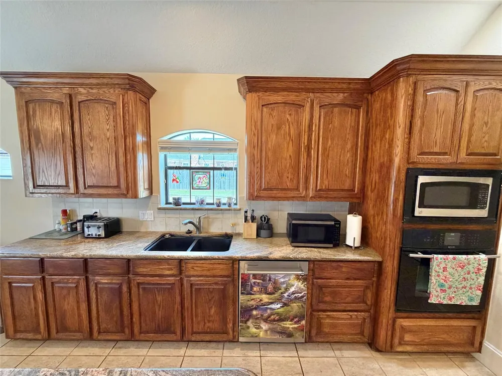 1113 Enchanted Oaks Drive Angleton, TX 77515