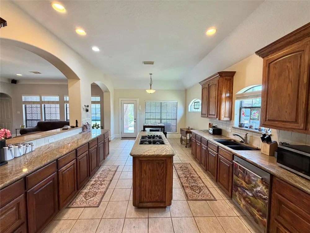1113 Enchanted Oaks Drive Angleton, TX 77515