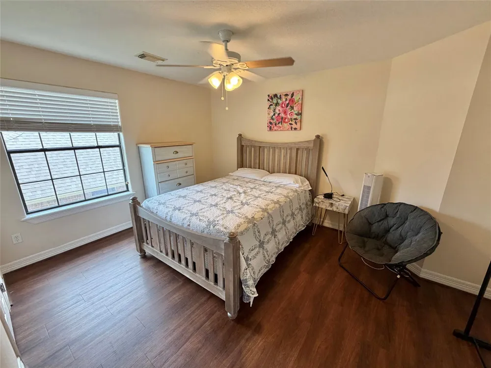 1113 Enchanted Oaks Drive Angleton, TX 77515