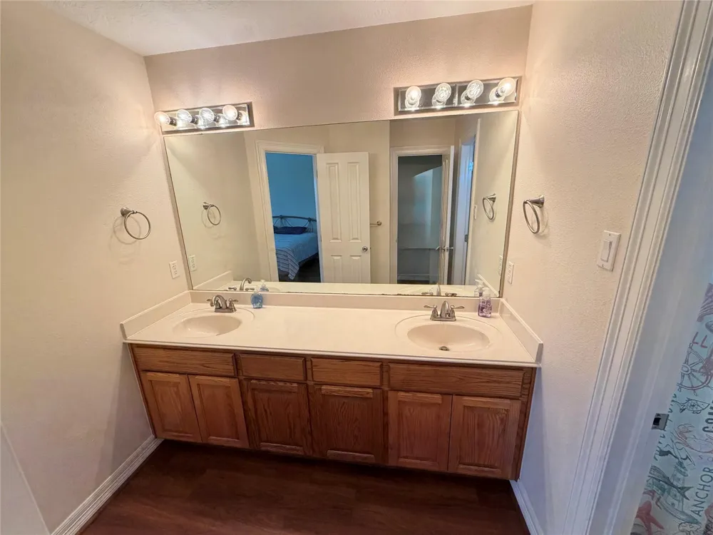 1113 Enchanted Oaks Drive Angleton, TX 77515