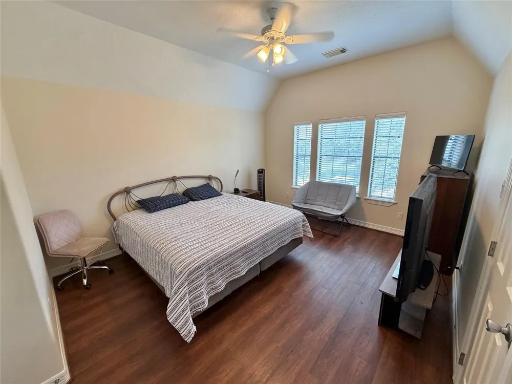 1113 Enchanted Oaks Drive Angleton, TX 77515