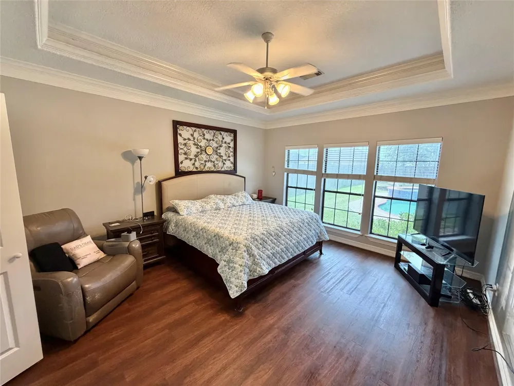 1113 Enchanted Oaks Drive Angleton, TX 77515