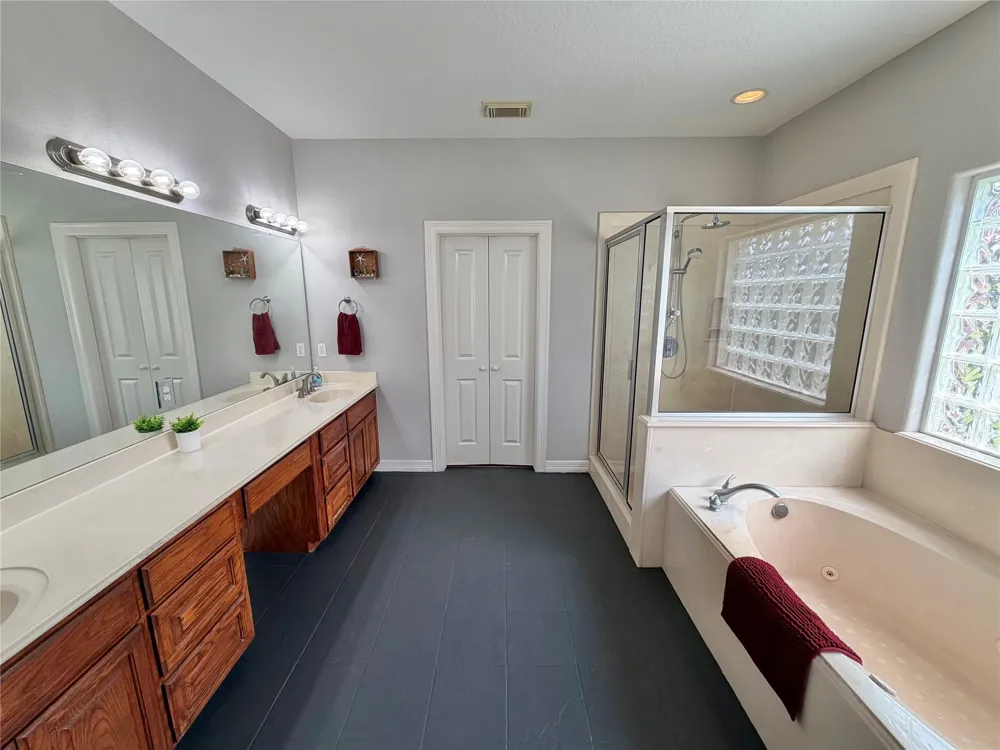 1113 Enchanted Oaks Drive Angleton, TX 77515