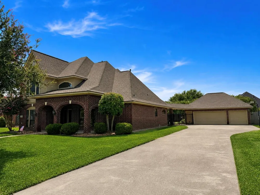 1113 Enchanted Oaks Drive Angleton, TX 77515