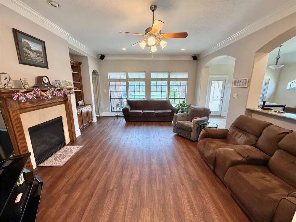 1113 Enchanted Oaks Drive Angleton, TX 77515