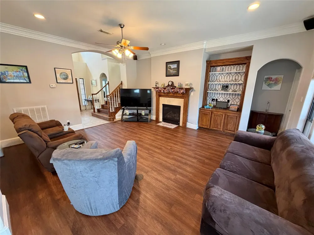 1113 Enchanted Oaks Drive Angleton, TX 77515