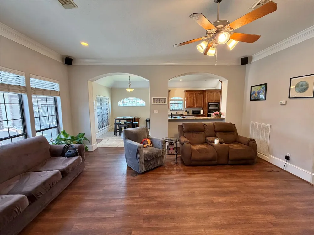 1113 Enchanted Oaks Drive Angleton, TX 77515