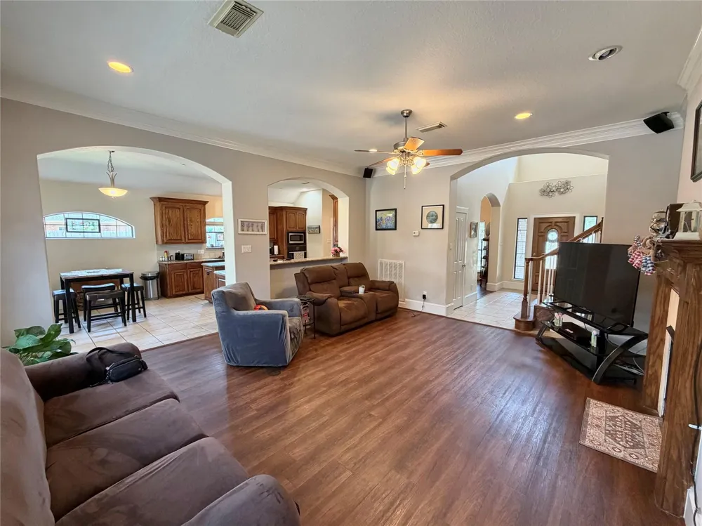 1113 Enchanted Oaks Drive Angleton, TX 77515