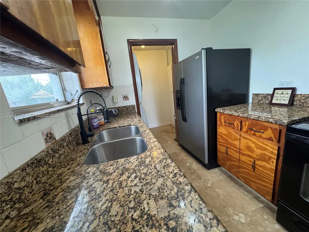 648 E 40th ST Hialeah, FL 33013