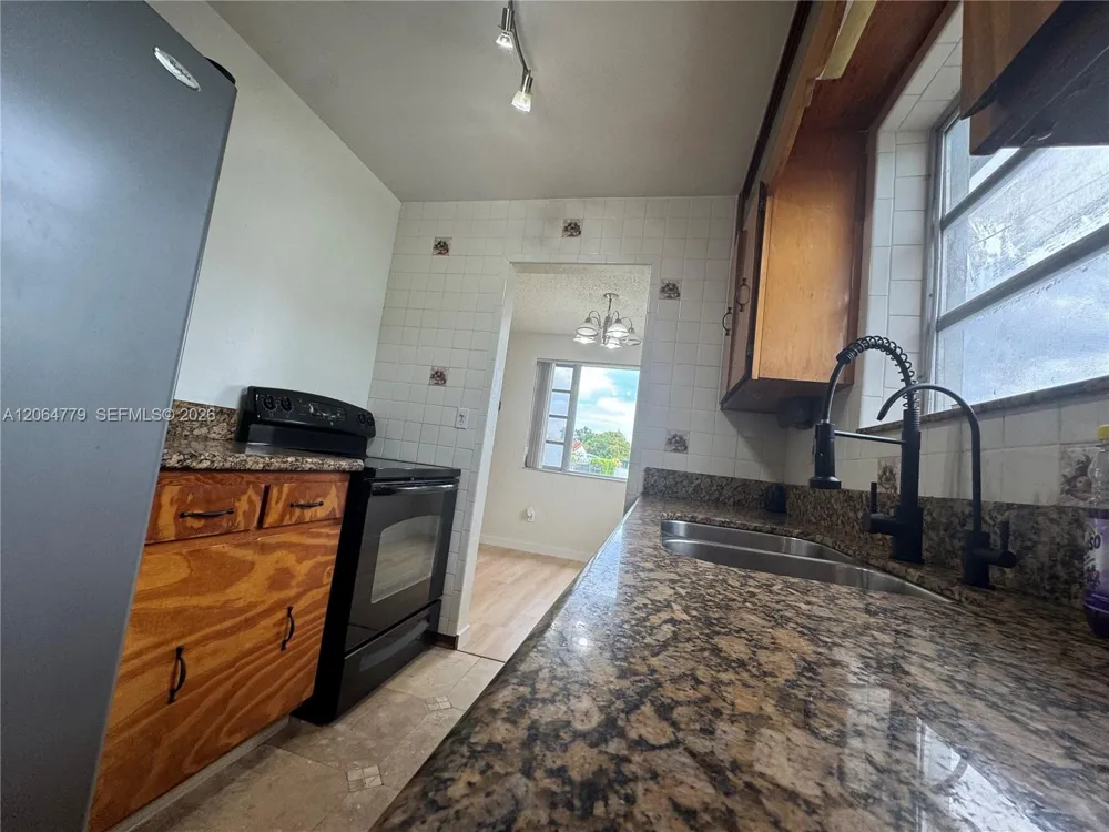 648 E 40th ST Hialeah, FL 33013