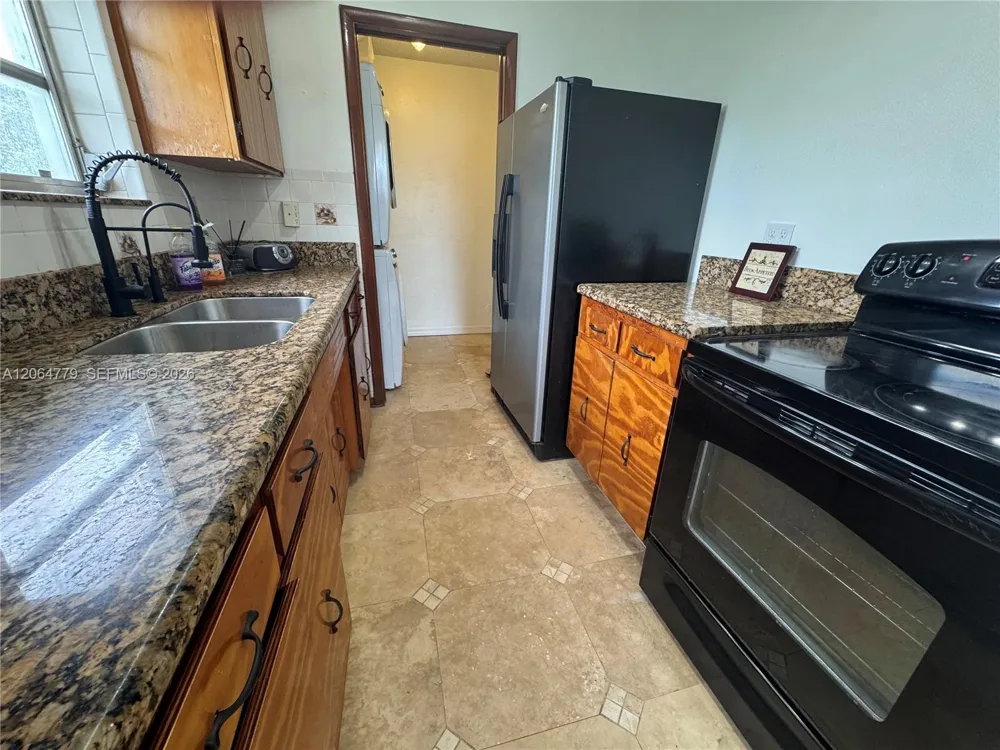 648 E 40th ST Hialeah, FL 33013