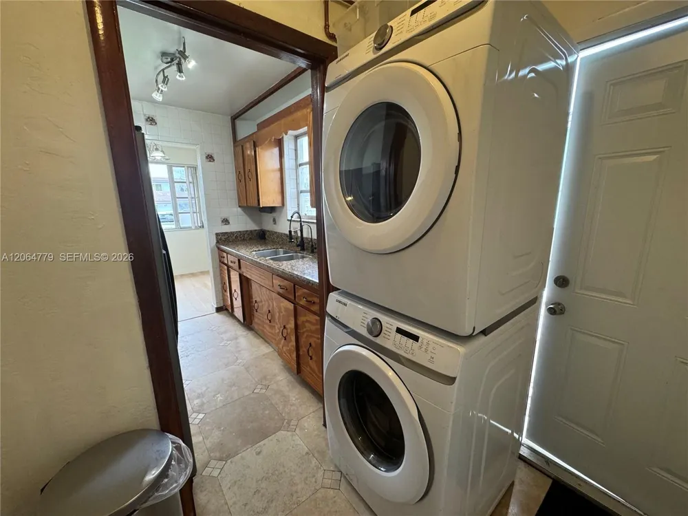 648 E 40th ST Hialeah, FL 33013