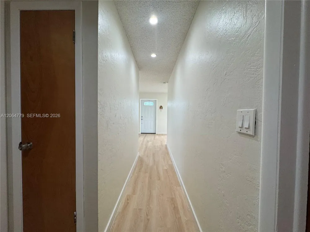 648 E 40th ST Hialeah, FL 33013