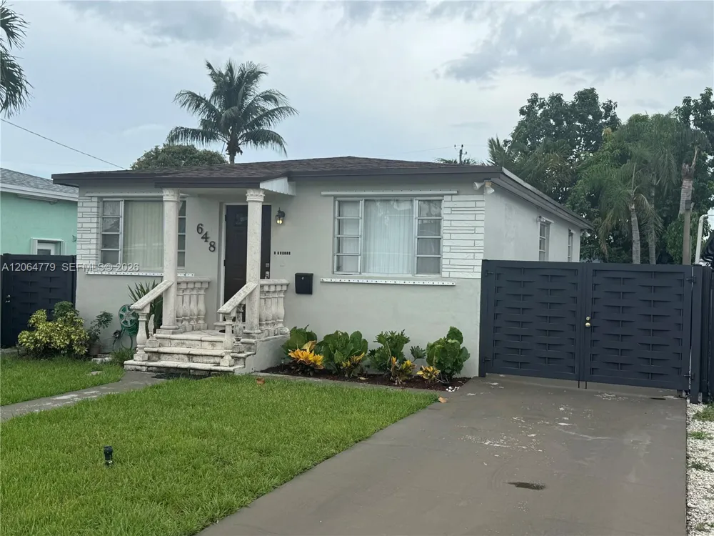 648 E 40th ST Hialeah, FL 33013