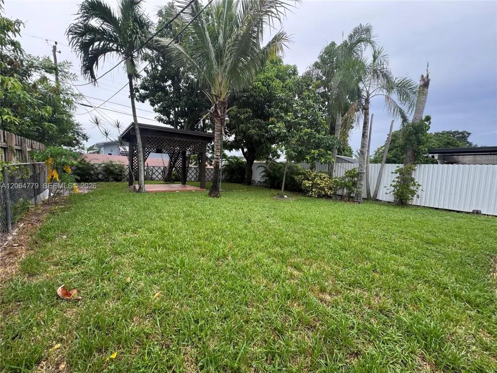 648 E 40th ST Hialeah, FL 33013