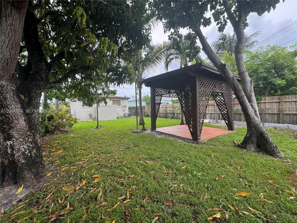 648 E 40th ST Hialeah, FL 33013