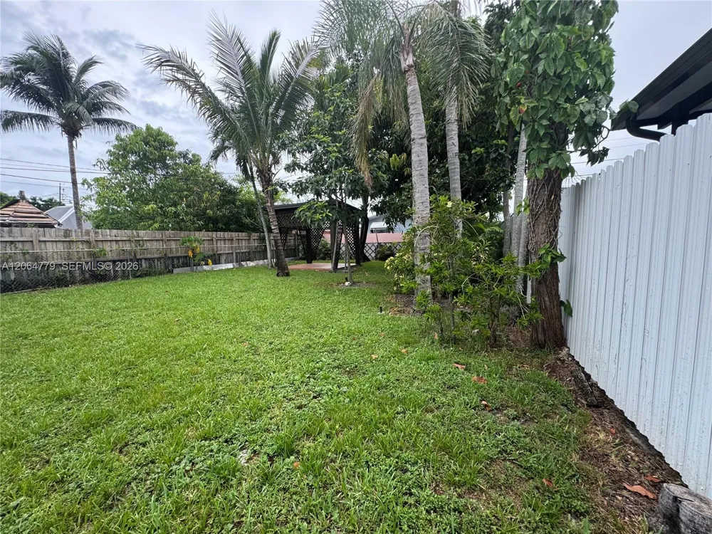 648 E 40th ST Hialeah, FL 33013