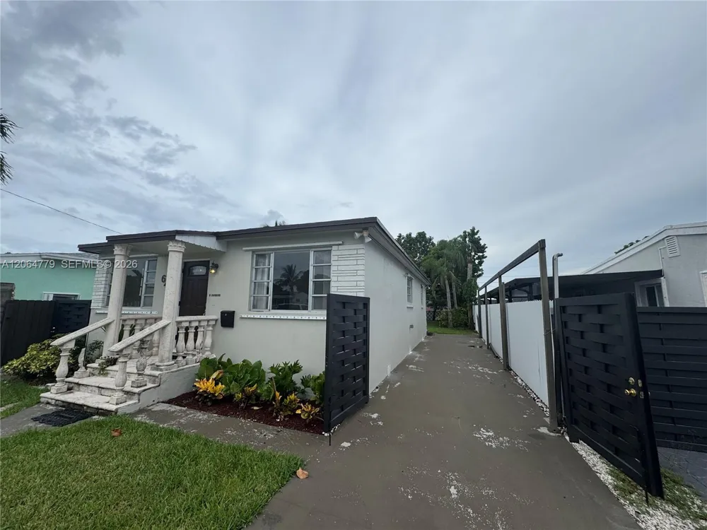 648 E 40th ST Hialeah, FL 33013