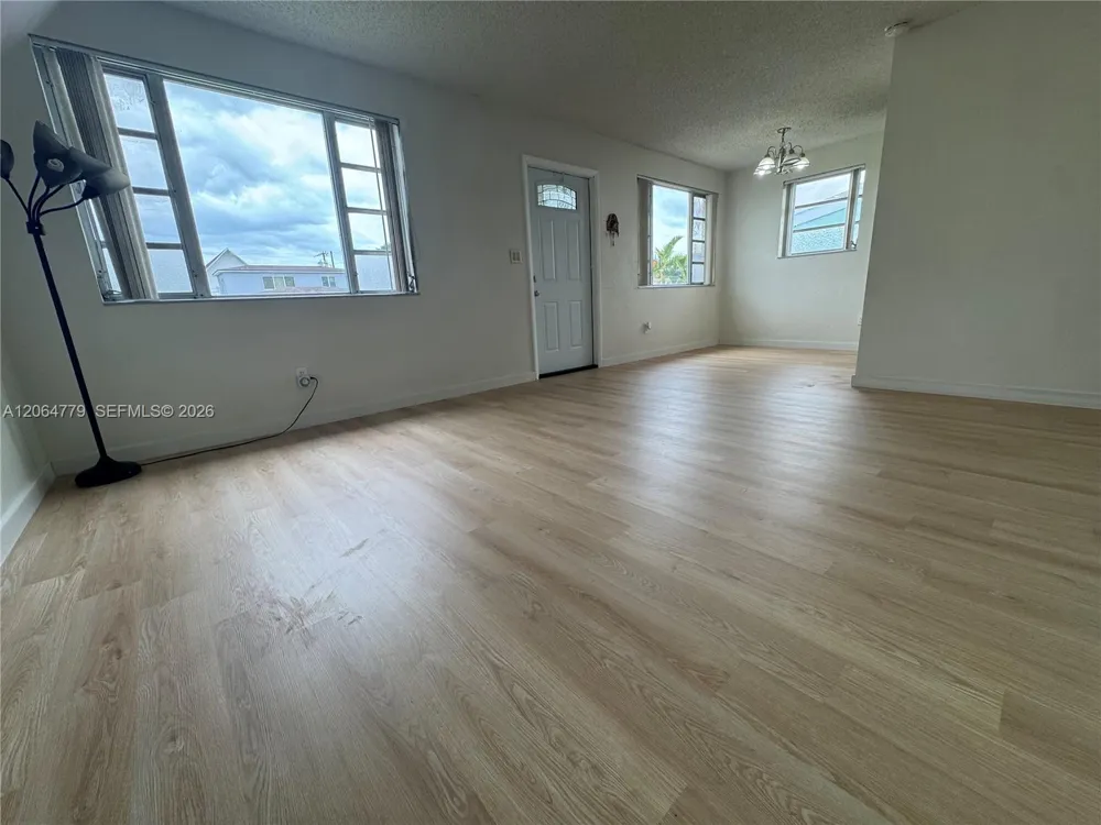 648 E 40th ST Hialeah, FL 33013