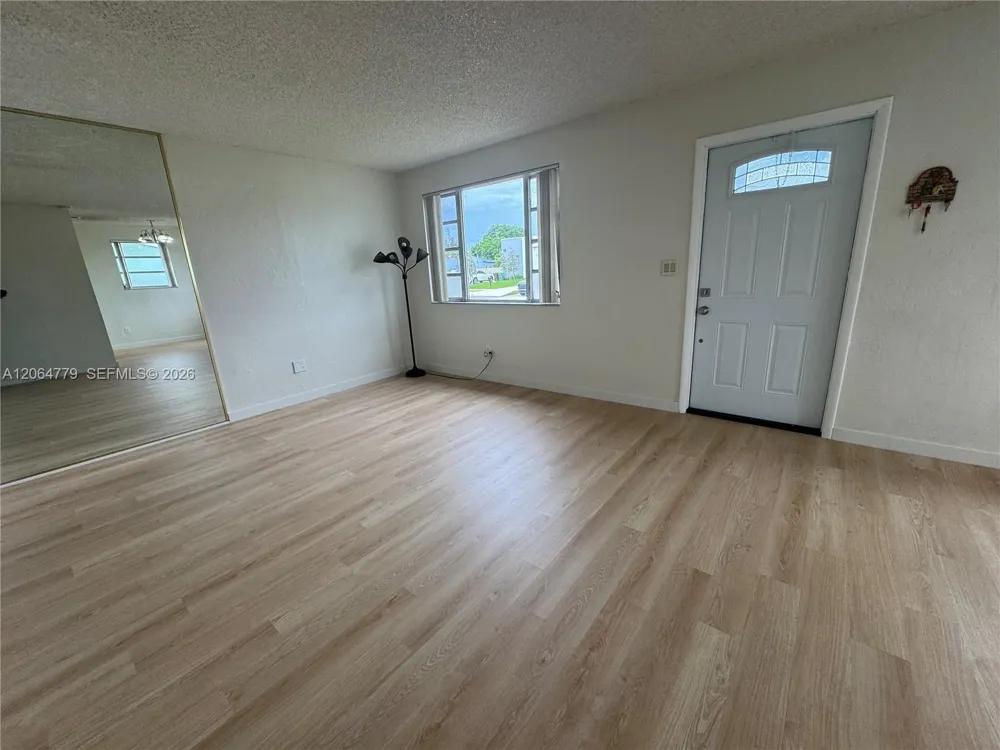 648 E 40th ST Hialeah, FL 33013