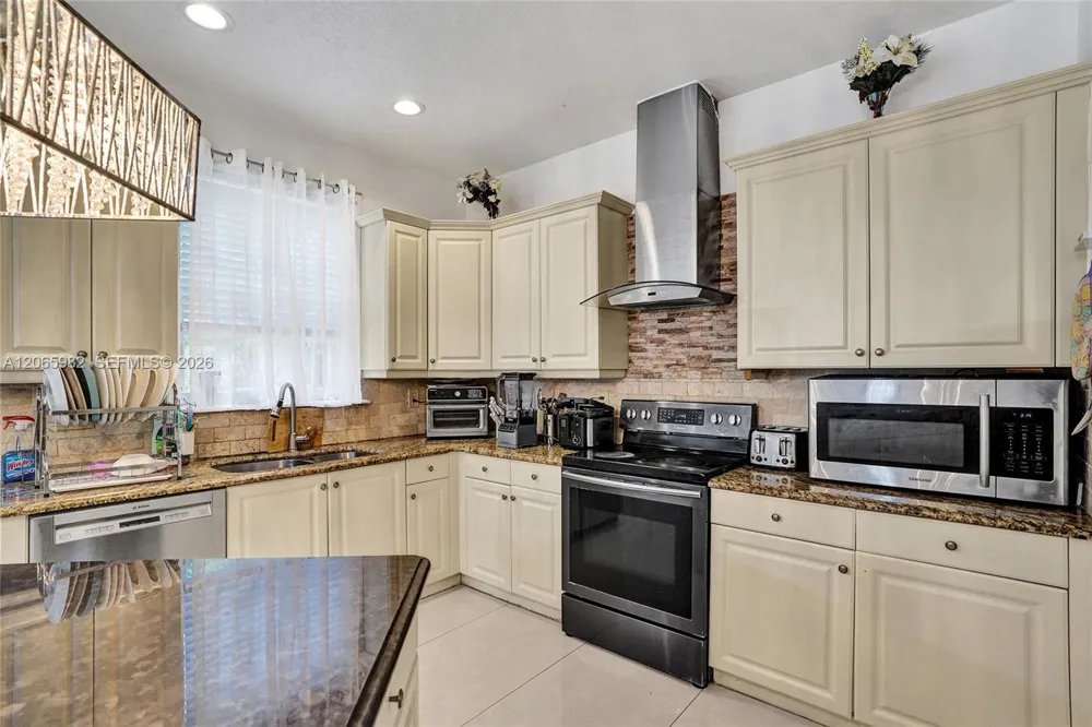 9078 Alexandra Cir Wellington, FL 33414