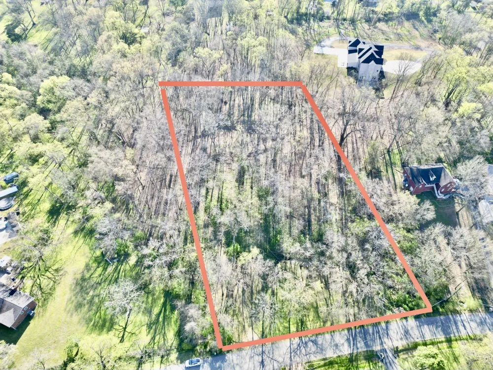 110 Lakeside Park Dr Hendersonville, TN 37075
