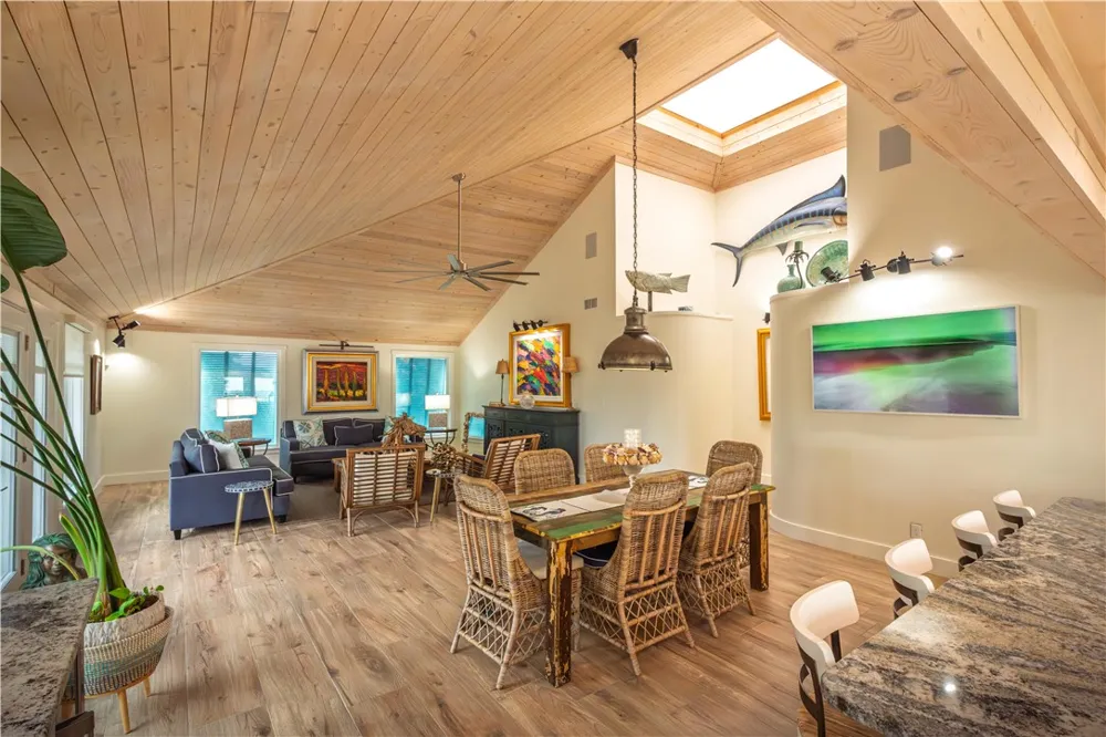 541 Channel View Drive Port Aransas, TX 78373