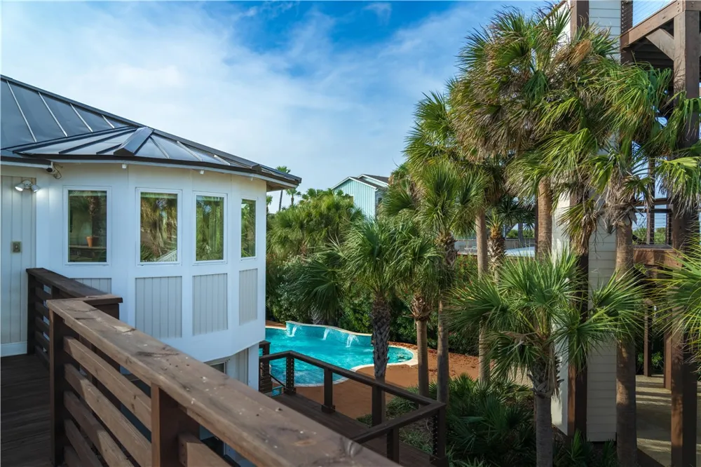 541 Channel View Drive Port Aransas, TX 78373