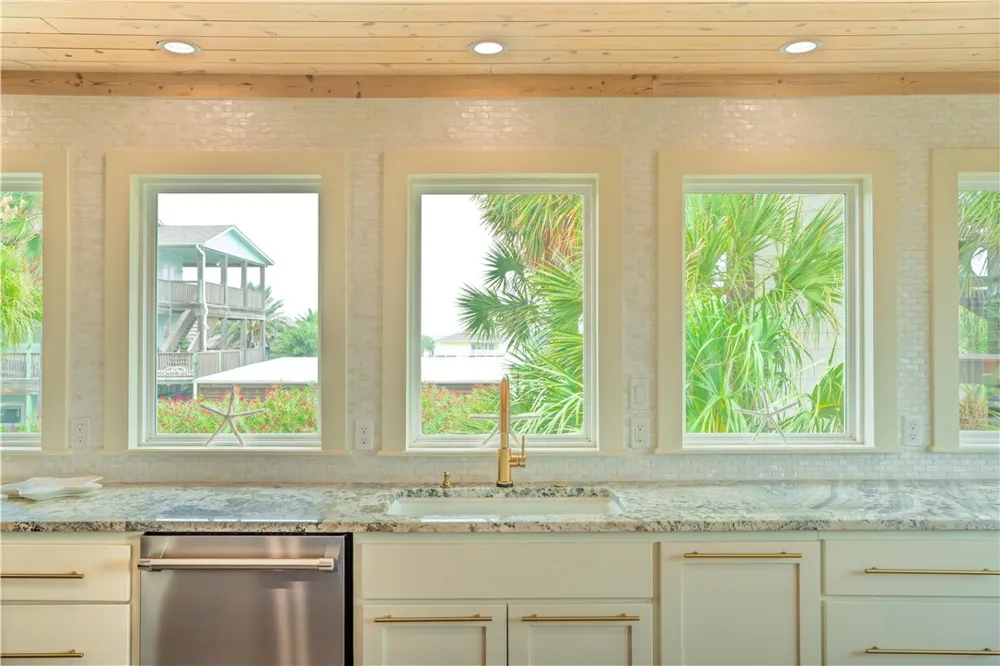 541 Channel View Drive Port Aransas, TX 78373