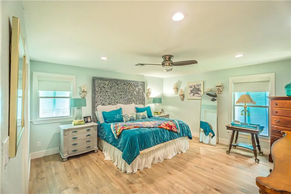 541 Channel View Drive Port Aransas, TX 78373
