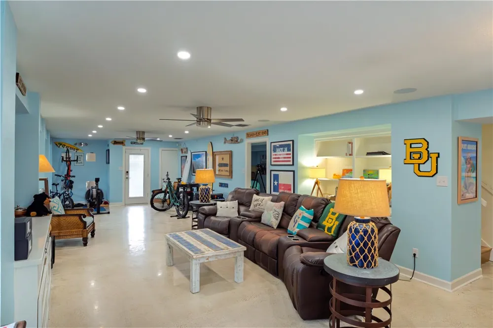 541 Channel View Drive Port Aransas, TX 78373