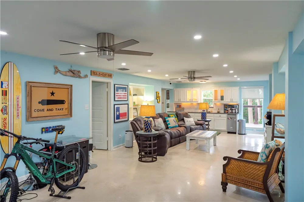 541 Channel View Drive Port Aransas, TX 78373