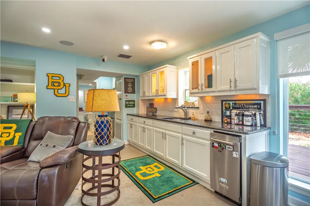 541 Channel View Drive Port Aransas, TX 78373