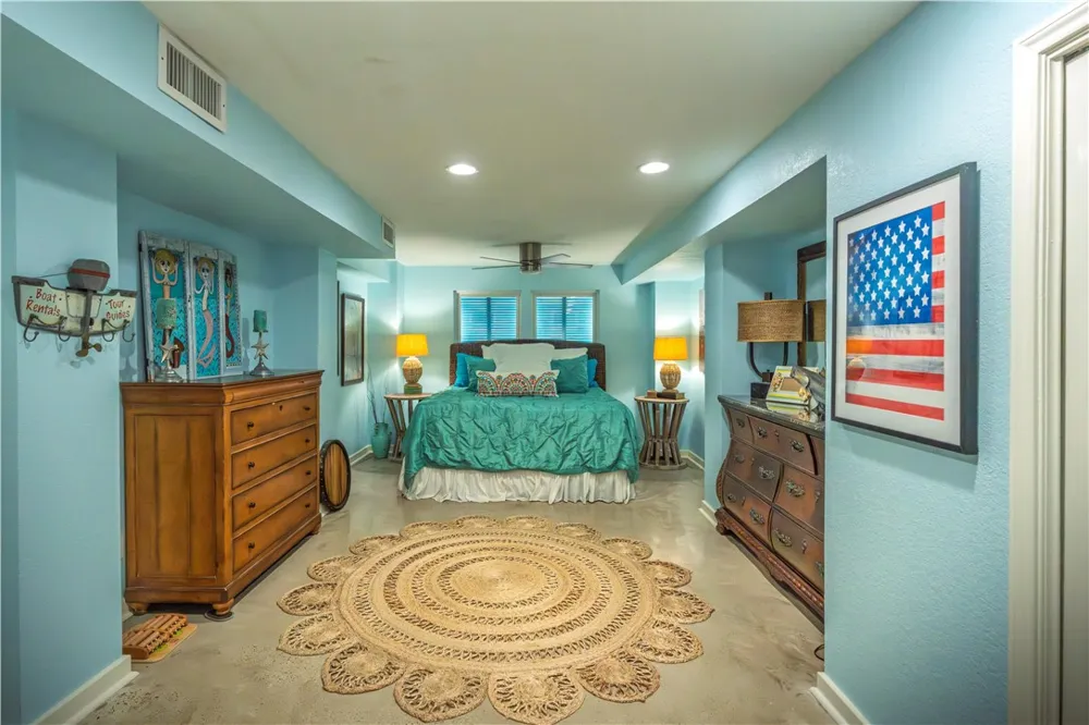 541 Channel View Drive Port Aransas, TX 78373