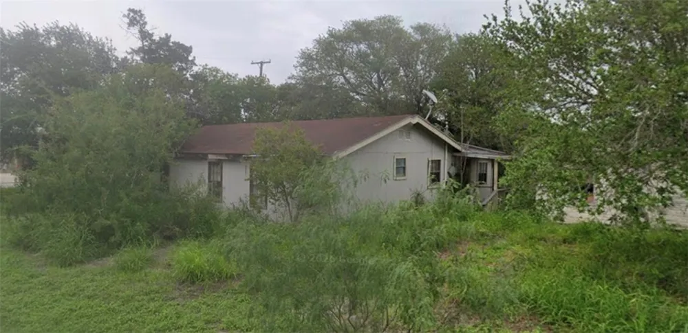 814 W 3rd Street Bishop, TX 78343