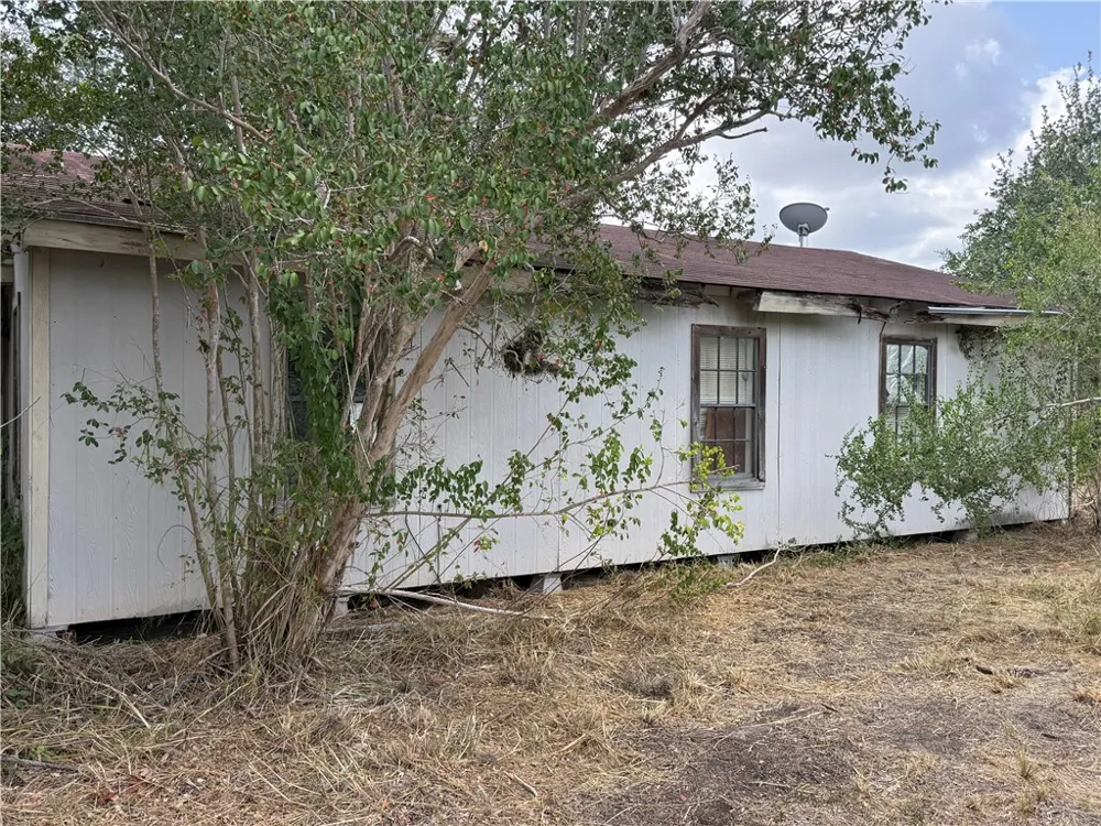 814 W 3rd Street Bishop, TX 78343