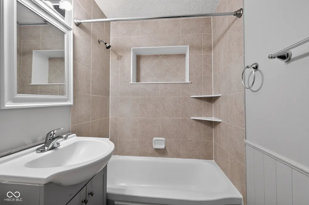 222 Grovewood Drive Beech Grove, IN 46107