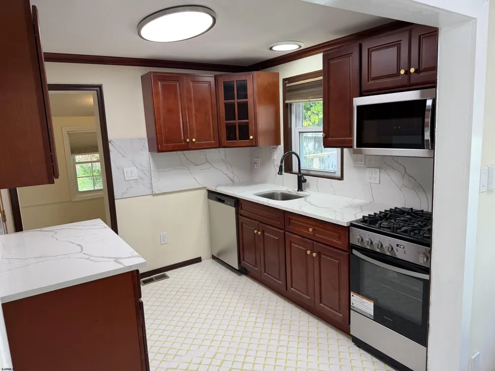 232 Saint James Pl Northfield, NJ 08225