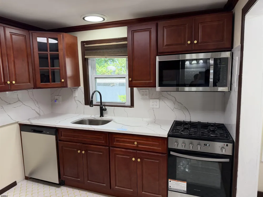 232 Saint James Pl Northfield, NJ 08225