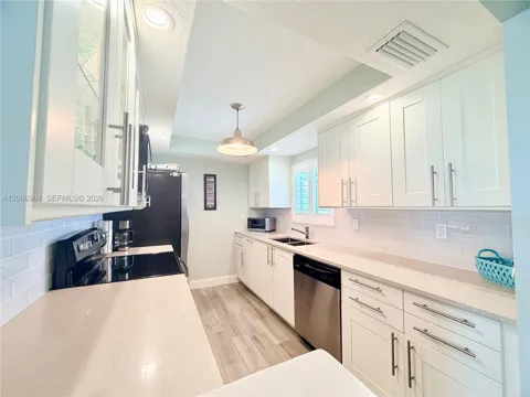 100 SILVER BEACH AVE #720