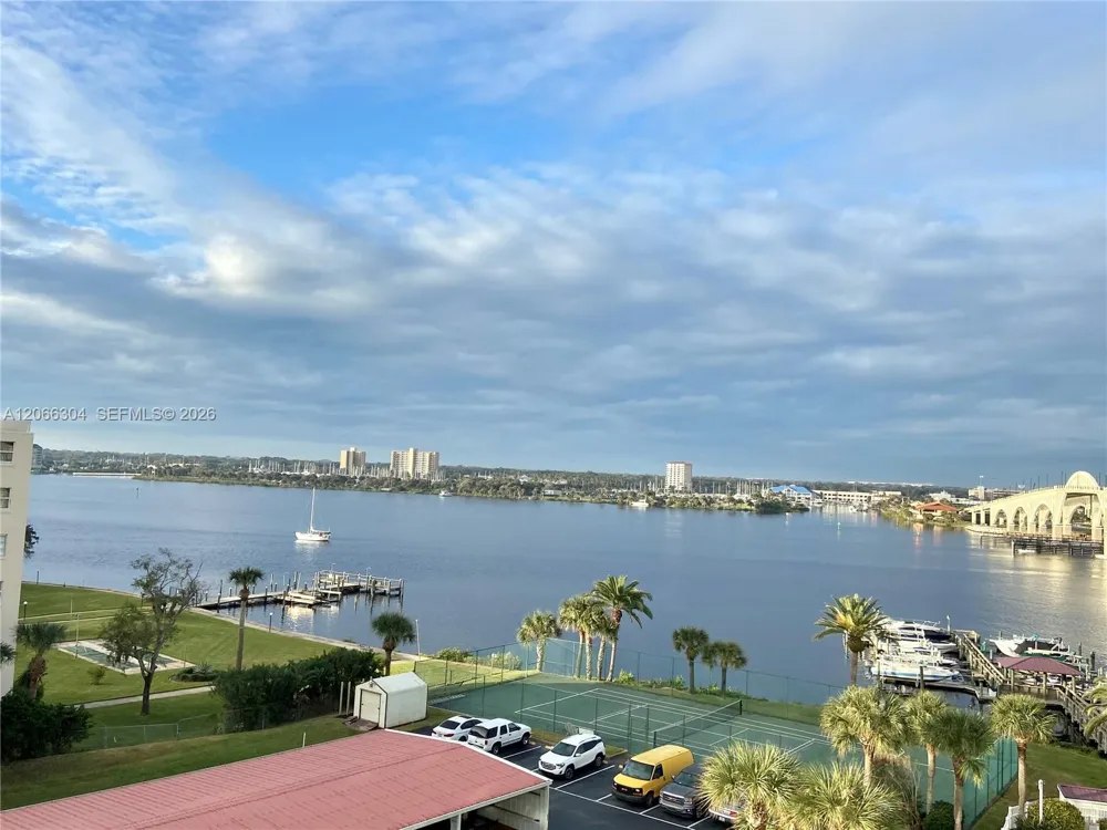 100 SILVER BEACH AVE #720 Daytona, FL 32118