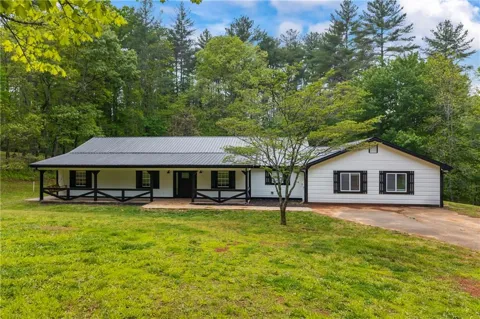 435 Dogwood Way