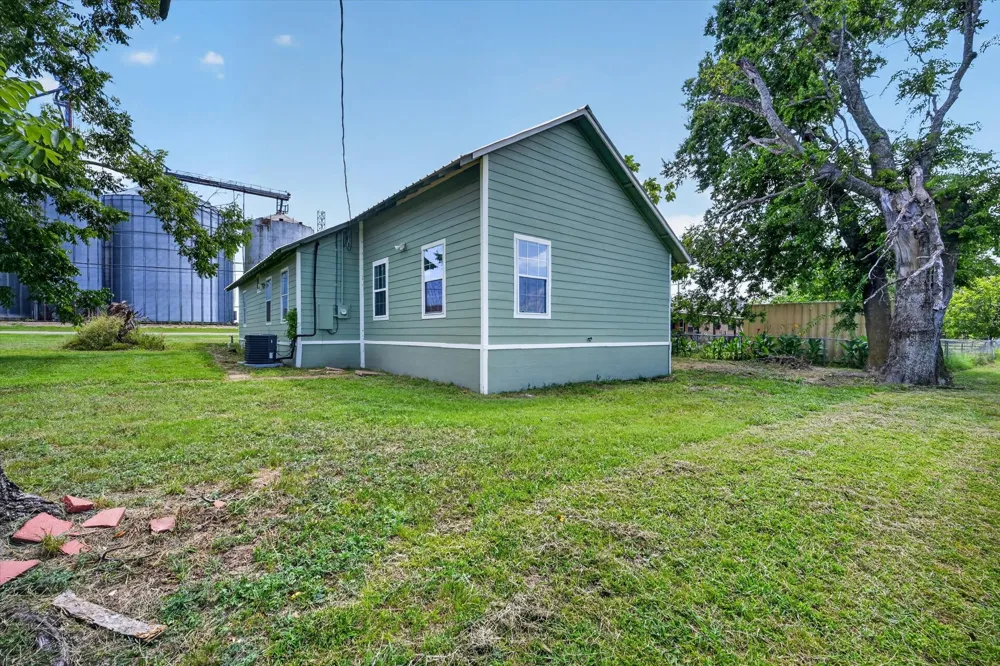 601 Tx-56 Windom, TX 75492