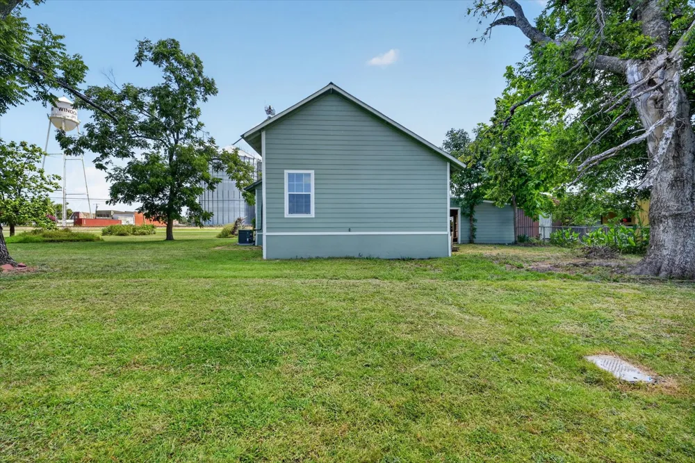 601 Tx-56 Windom, TX 75492
