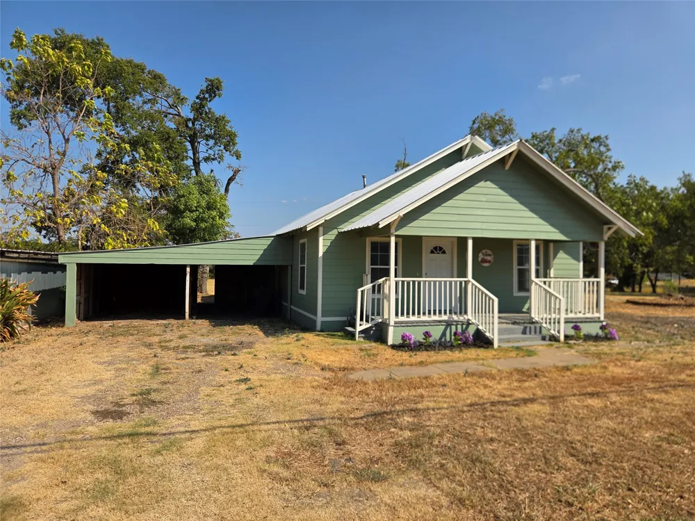 601 Tx-56 Windom, TX 75492